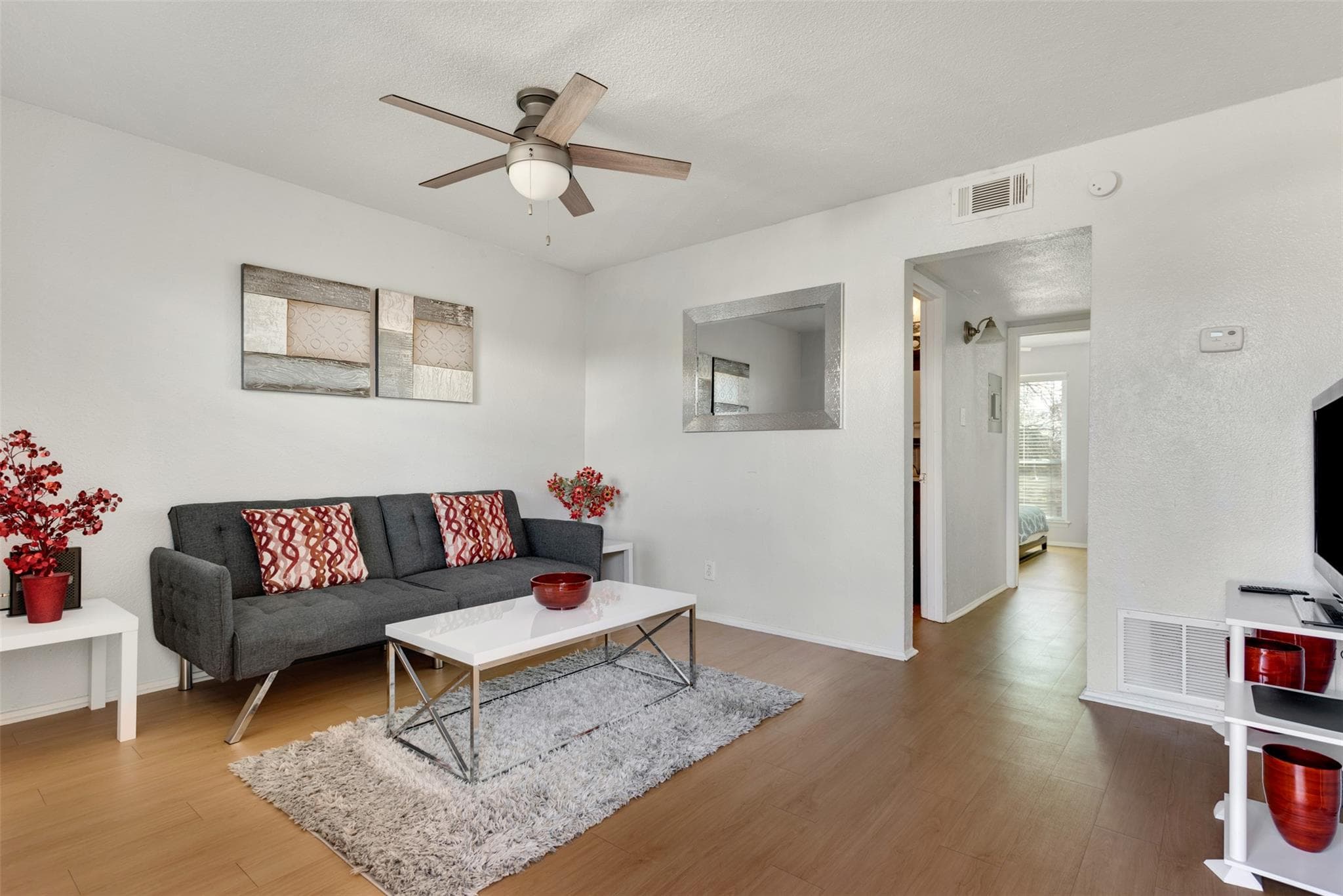 2401 Manor Rd #209