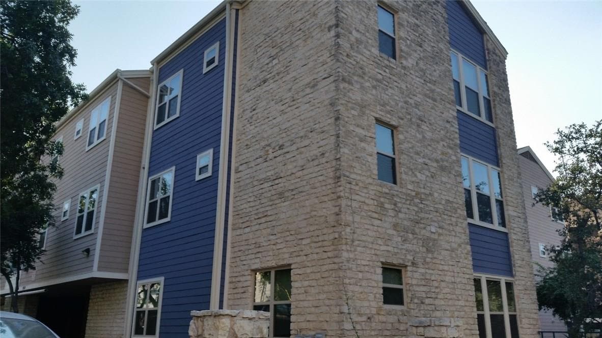 2414  Longview St  #206