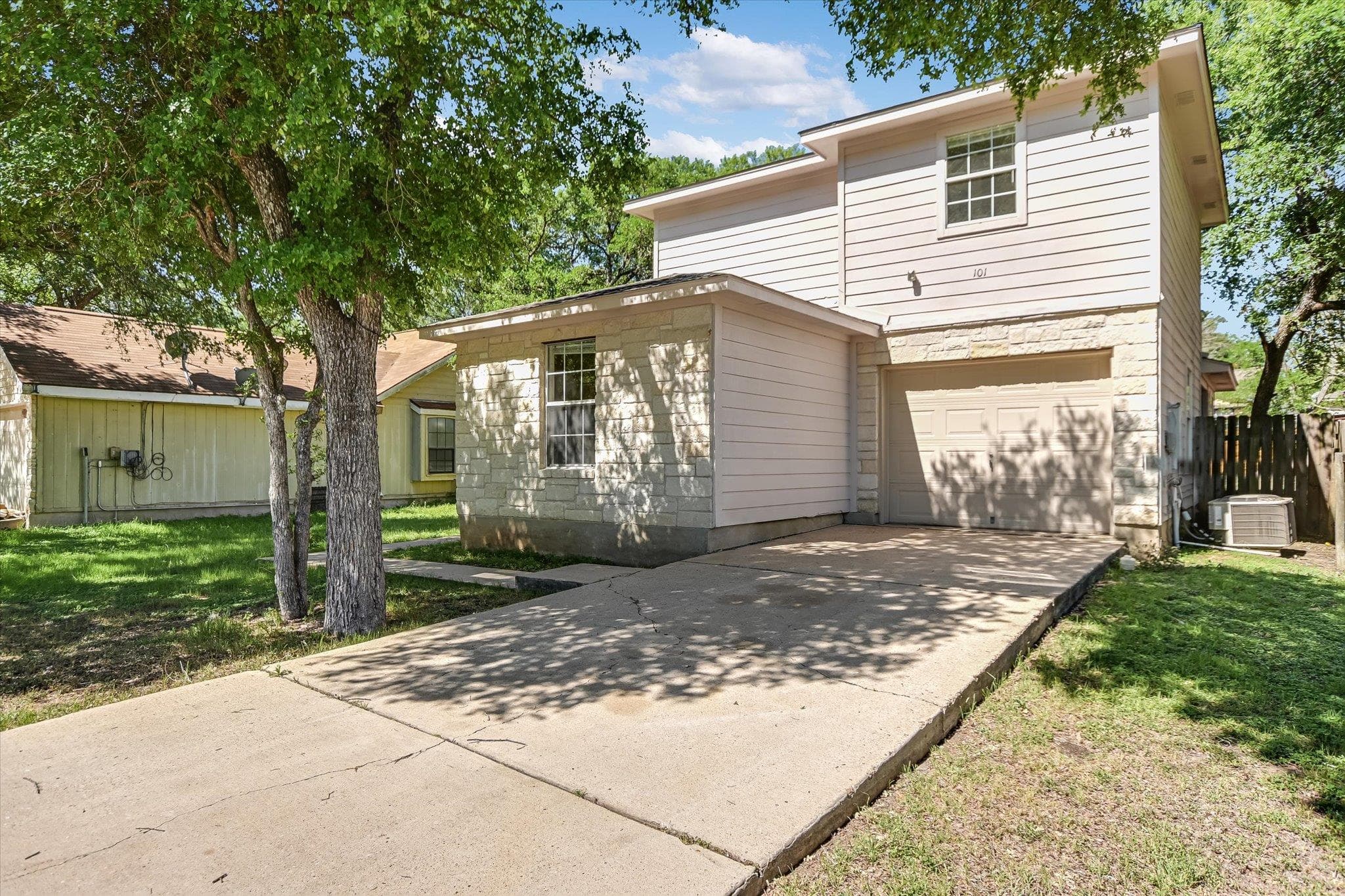 101 S Mockingbird Cir