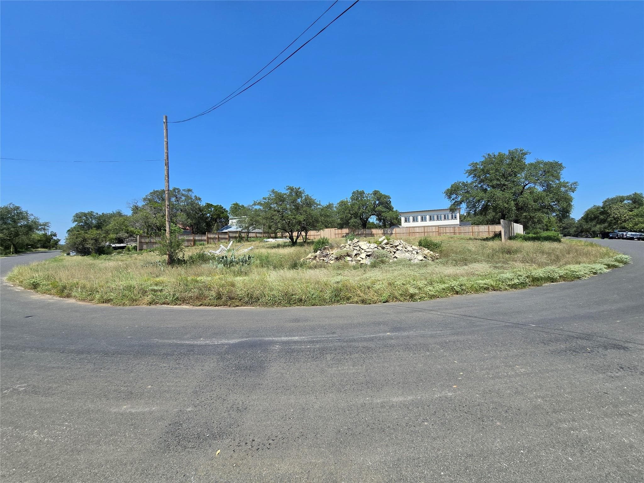 001  Martin Ln