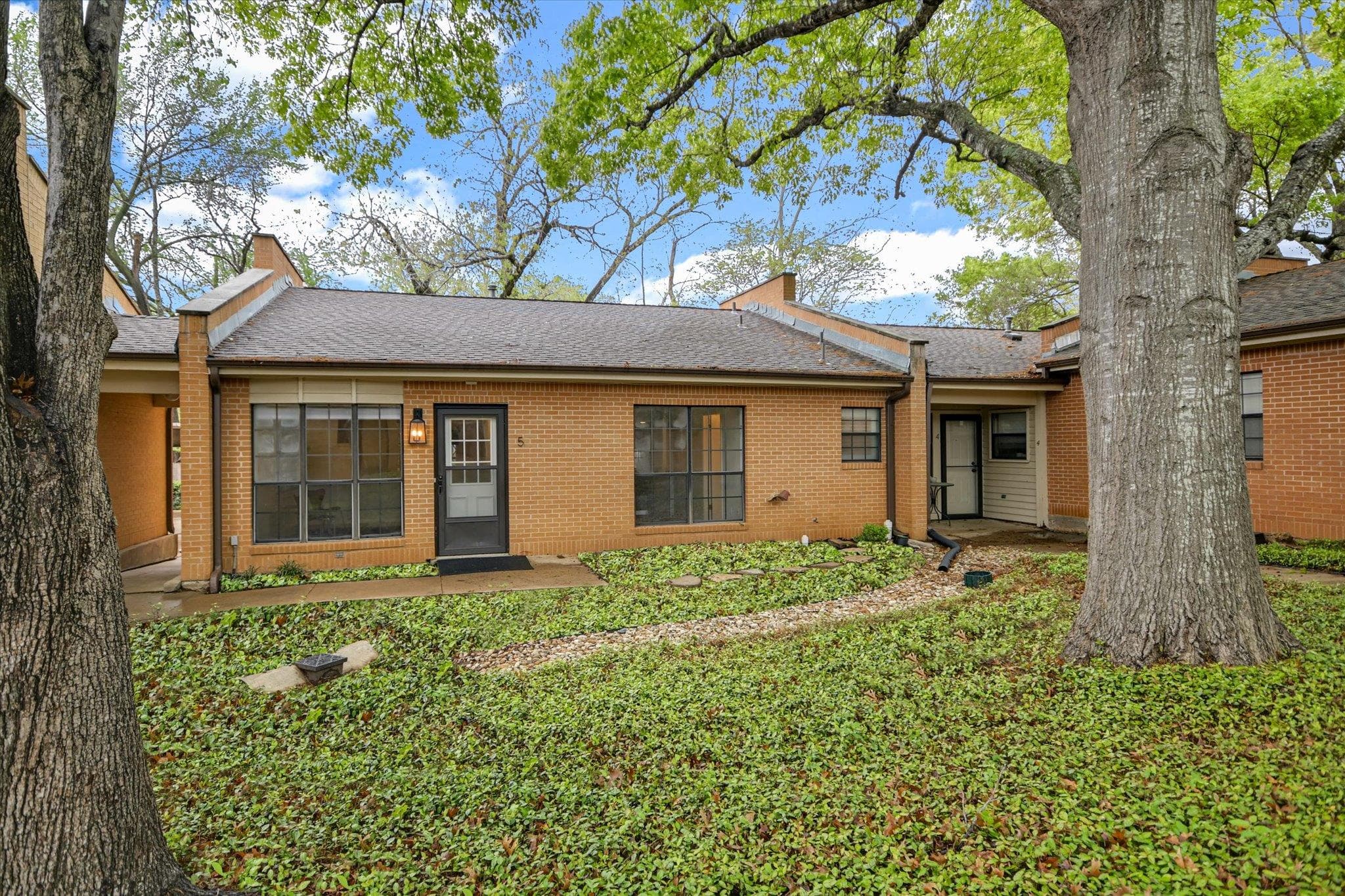 2301  Lawnmont Ave  #5