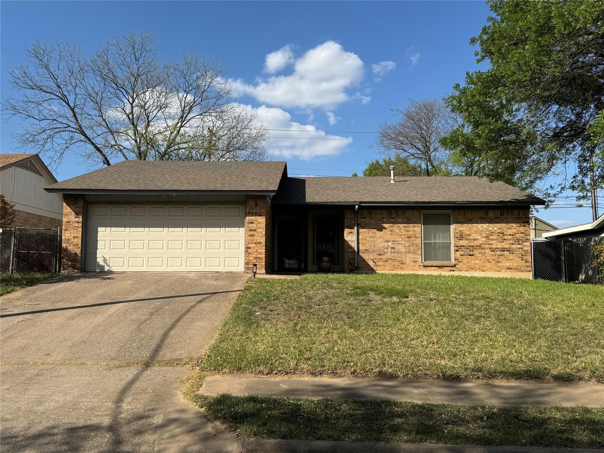 102  Skyloop Dr