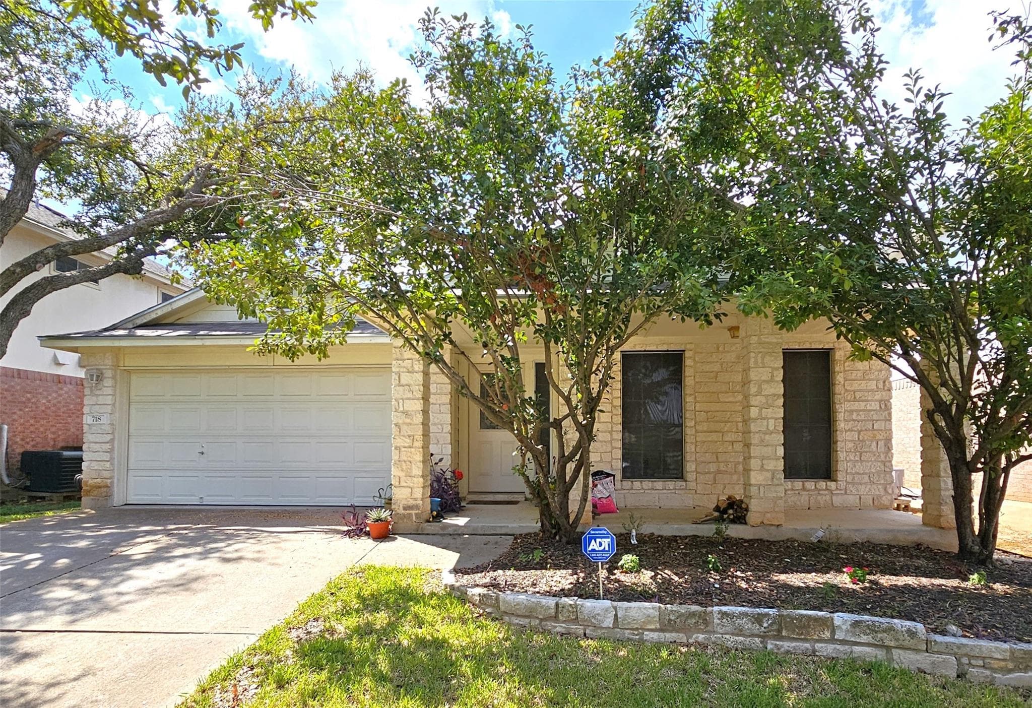718  Settlement St
