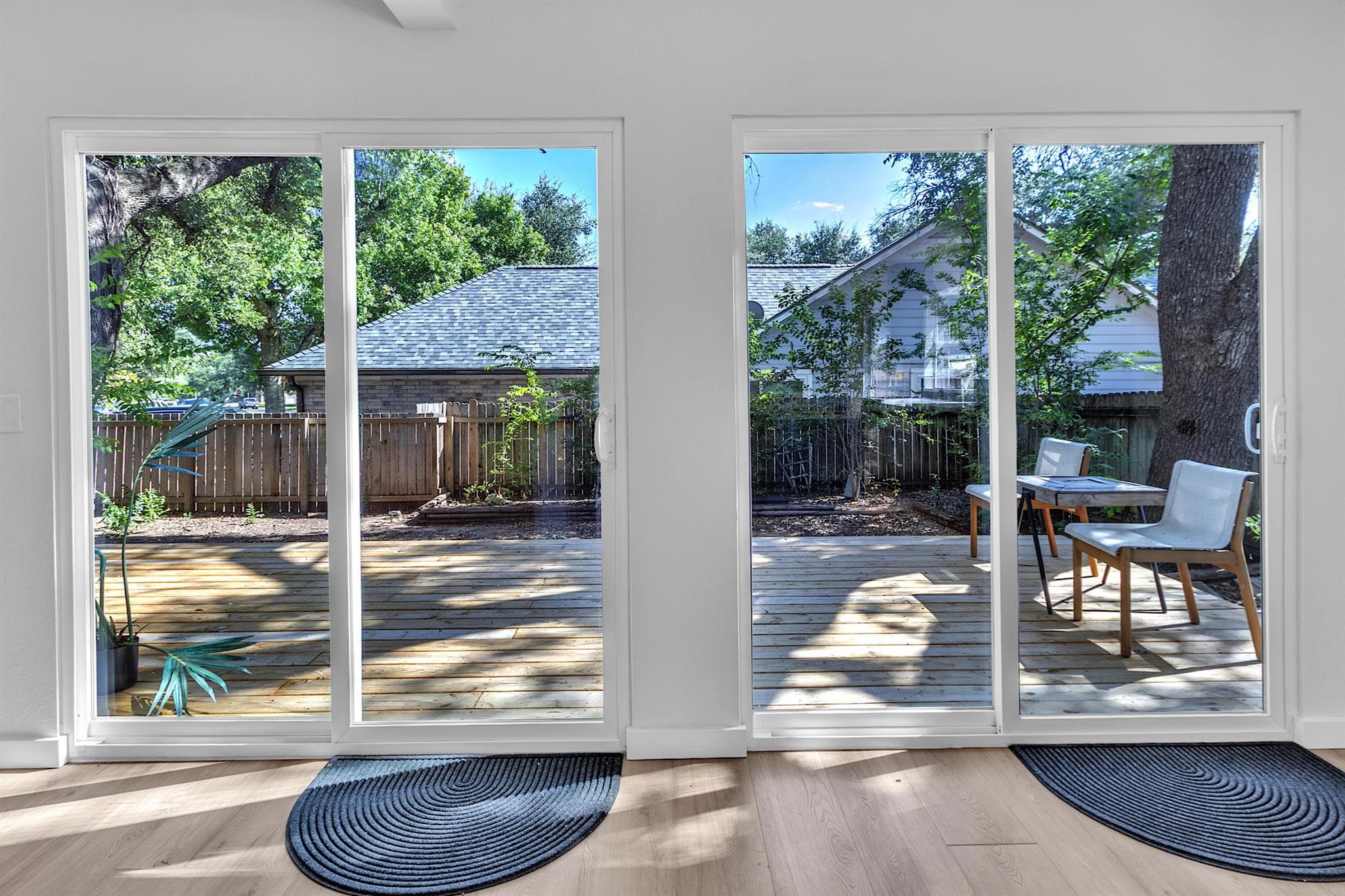 8301 Mendota Cv