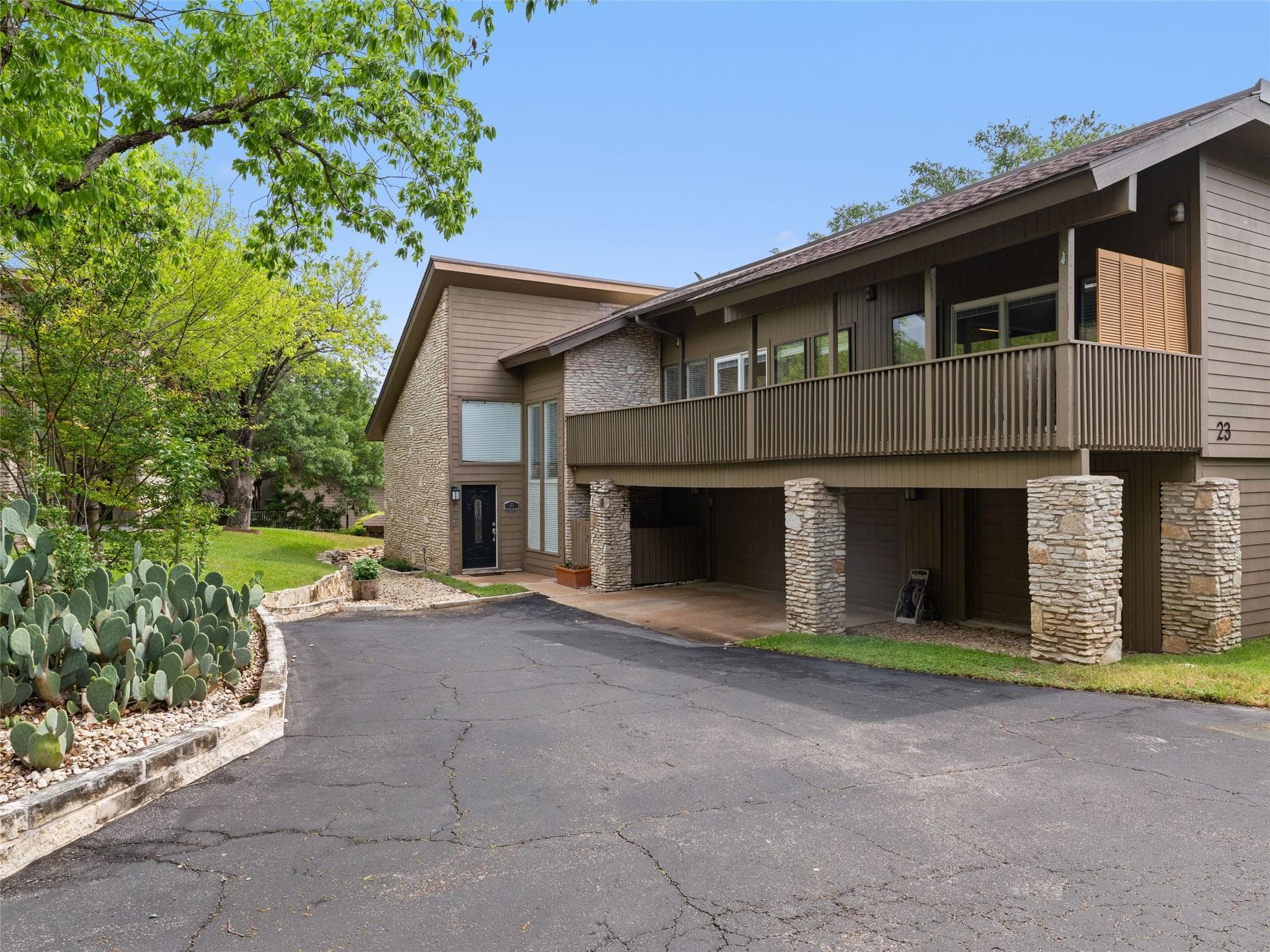 23  Stoney Creek Cv