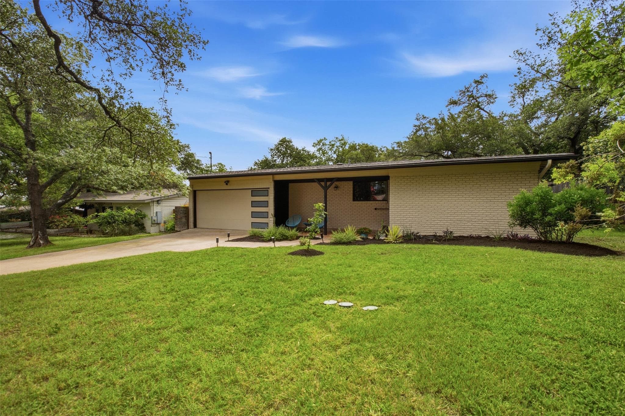 11901  North Oaks Dr