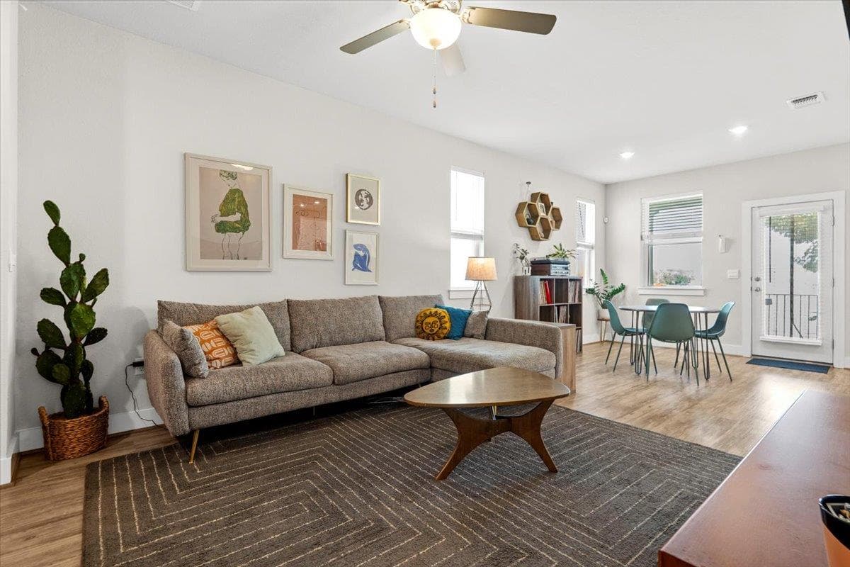 7110  Silver Star Ln