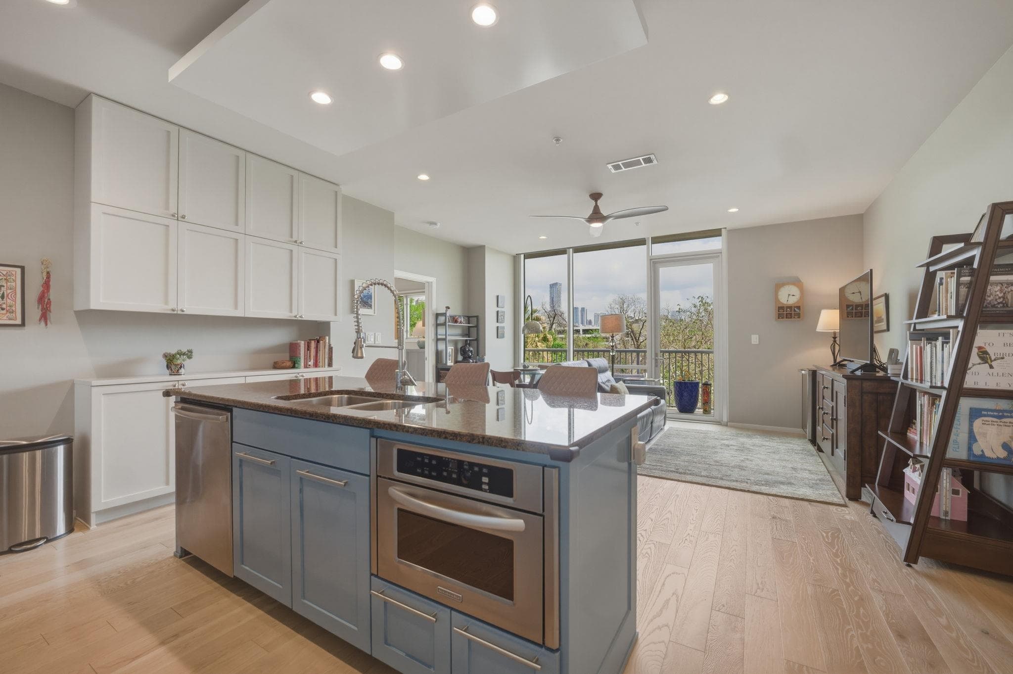1600  Barton Springs Rd  #4305