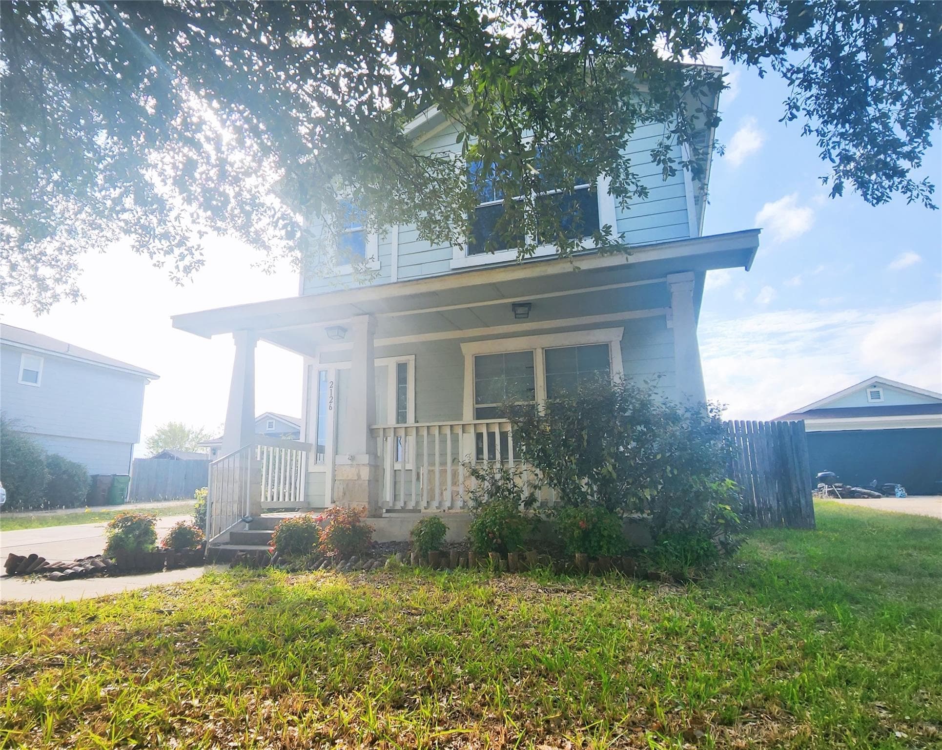 2126 Bluffstone Dr