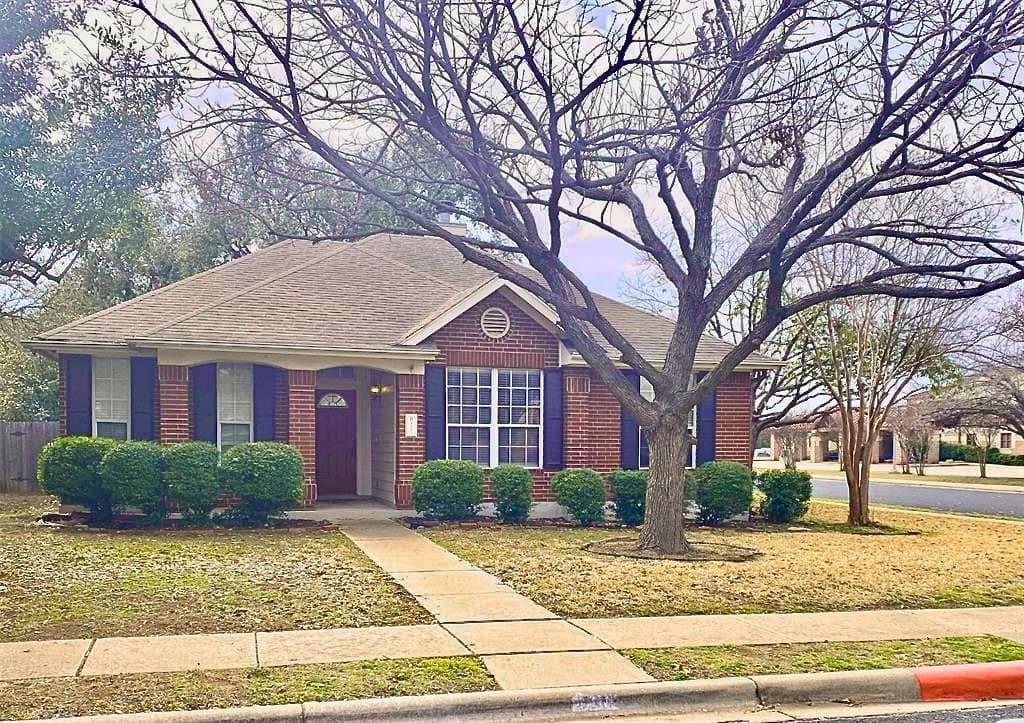 2201  Clover Ridge Dr