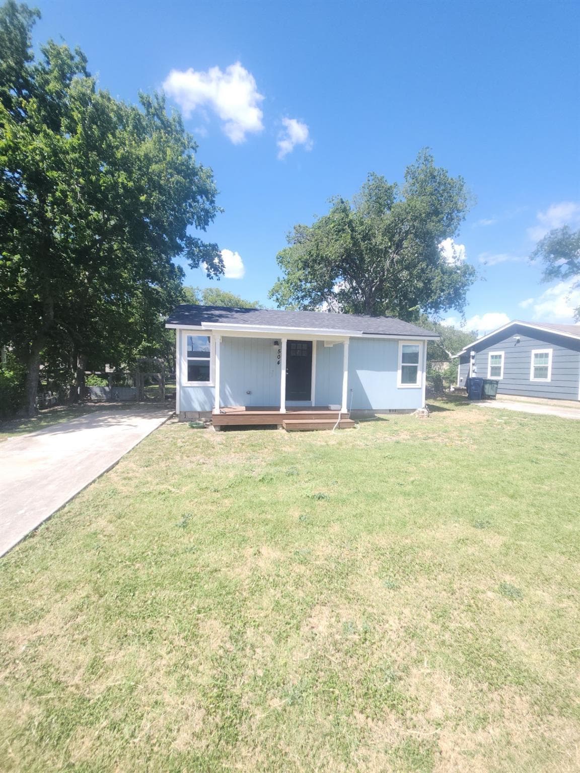 504 W Avenue A None
