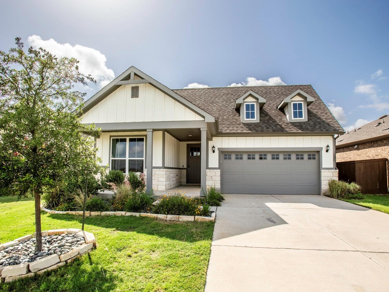 125  Slenderleaf Dr