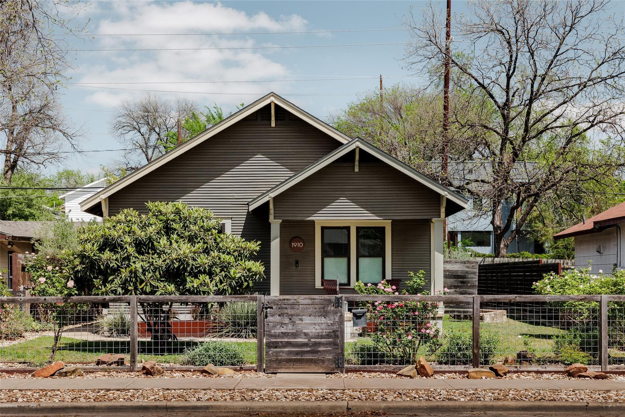 1910  Holly St