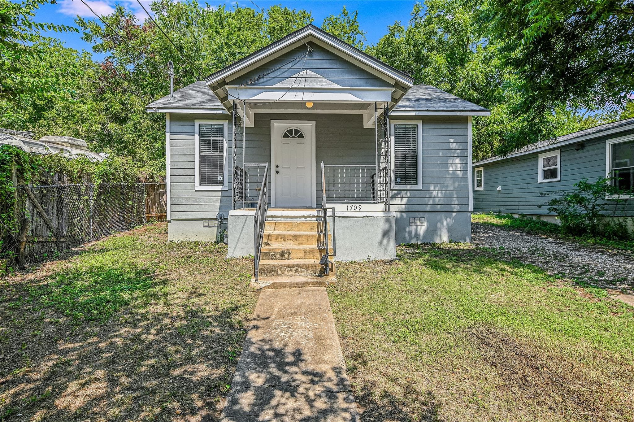 1709  Clifford Ave