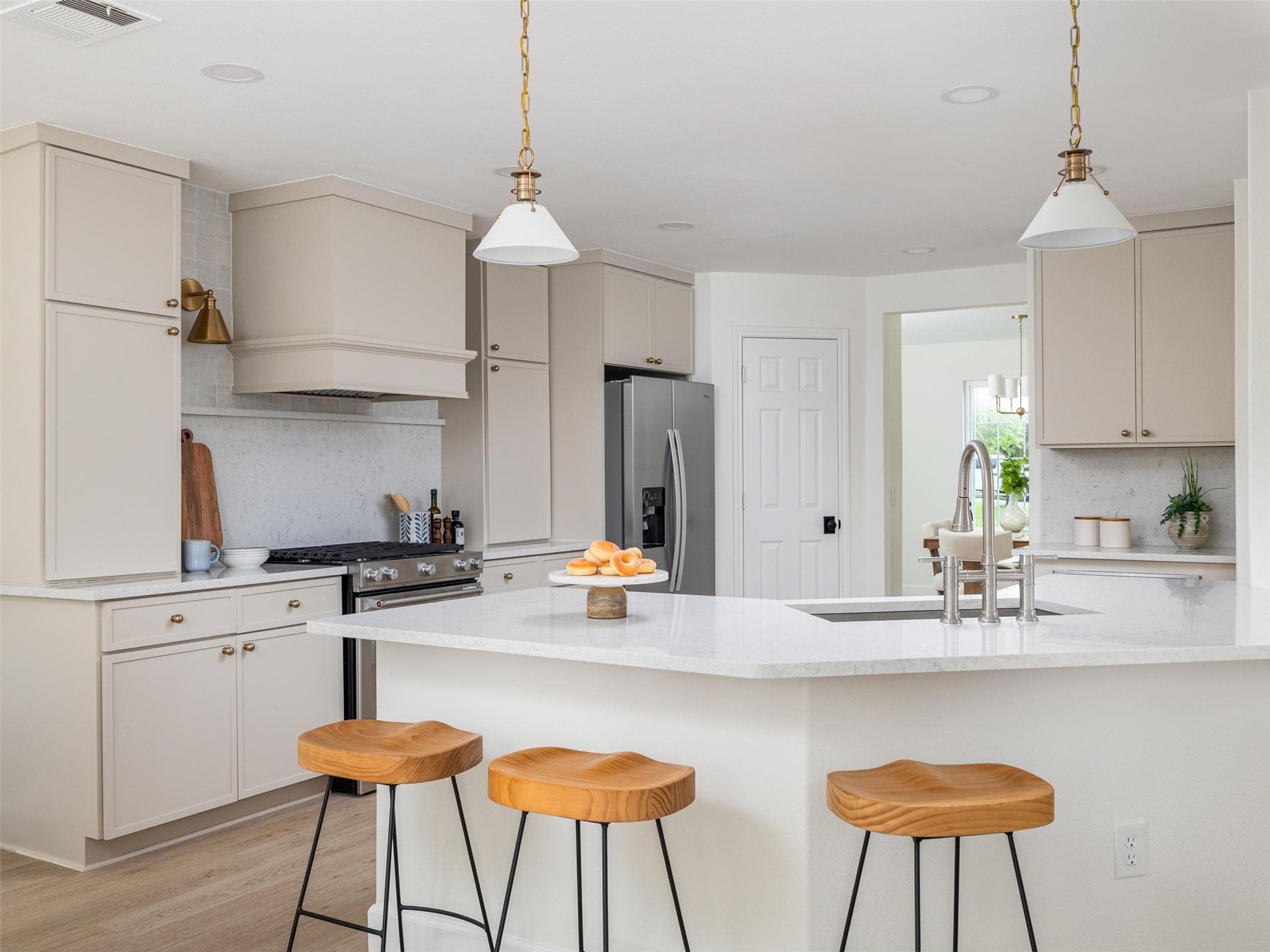 525  Golden Creek Dr