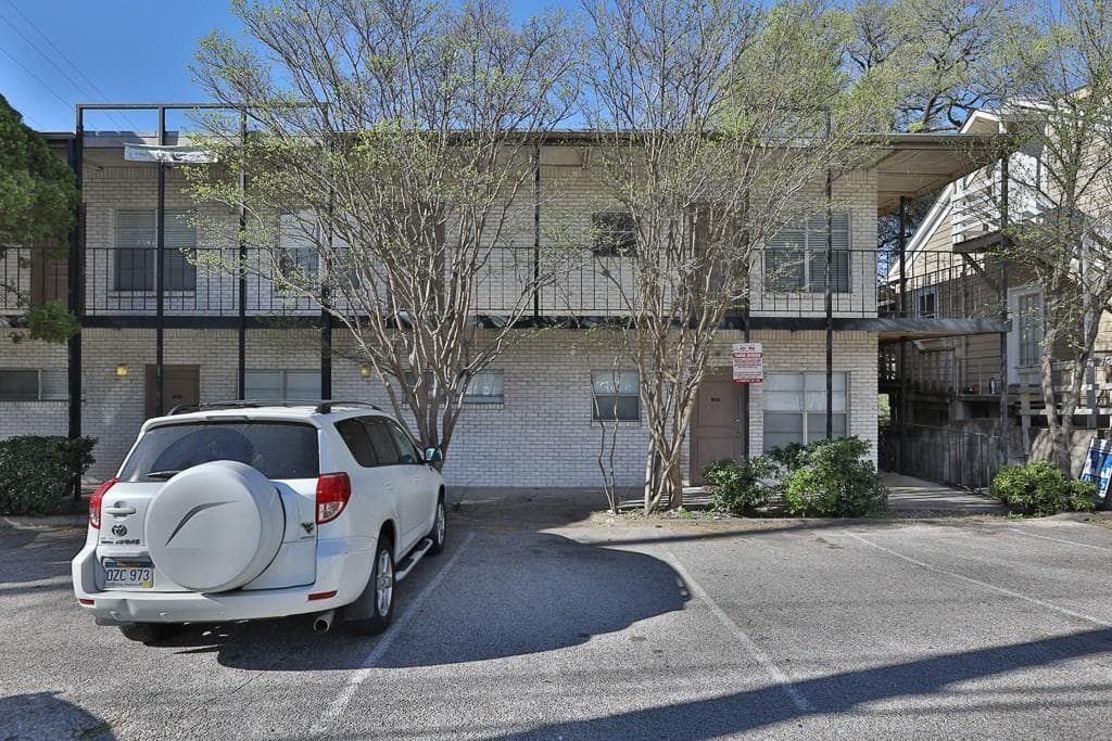 710 E Dean Keaton St #111