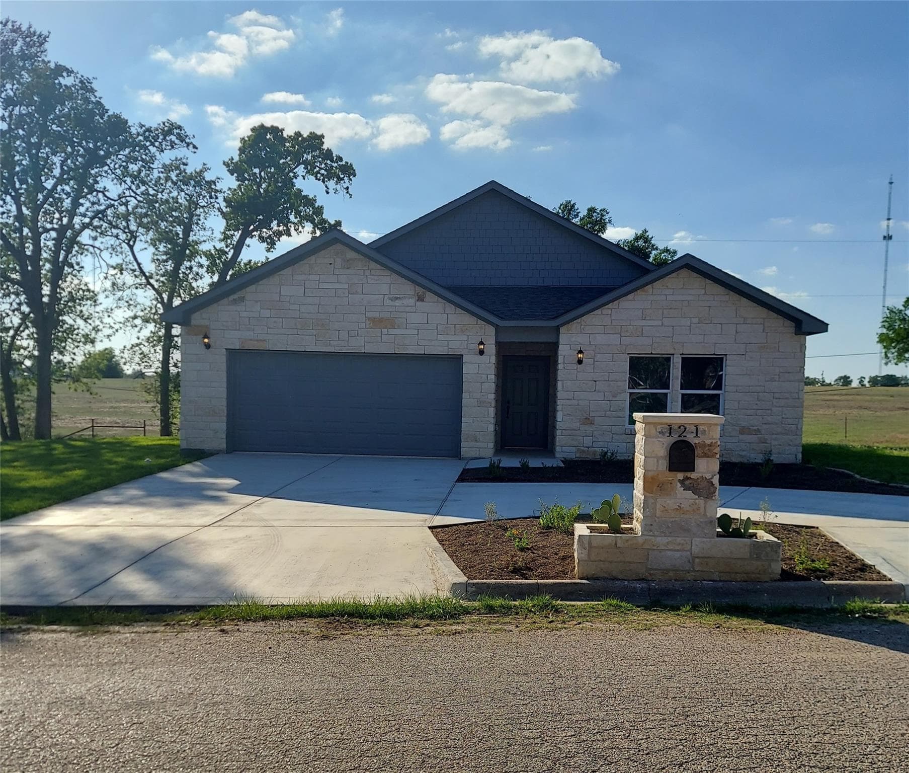 121 Spanish Oak Trl