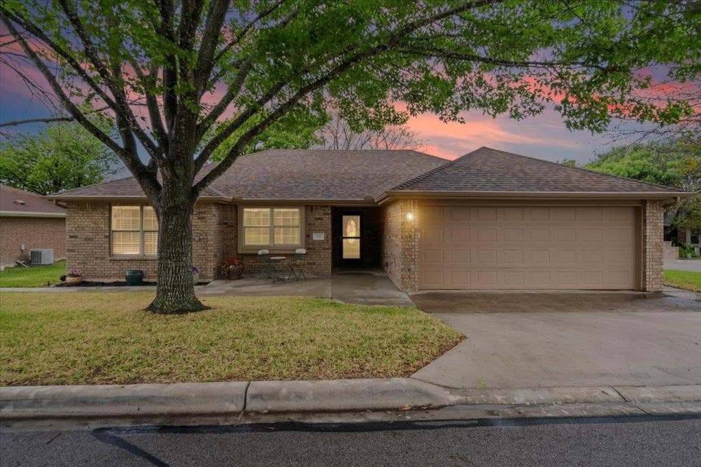 710  Cottonwood Dr