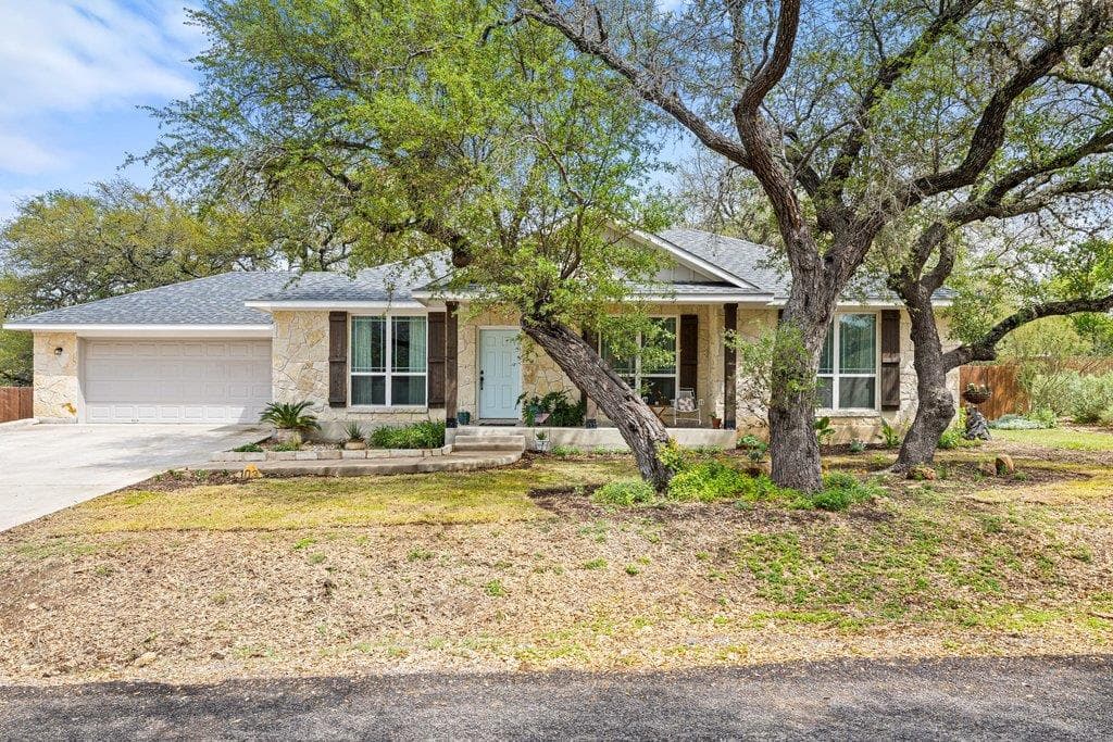 103  Leaning Oak Cir