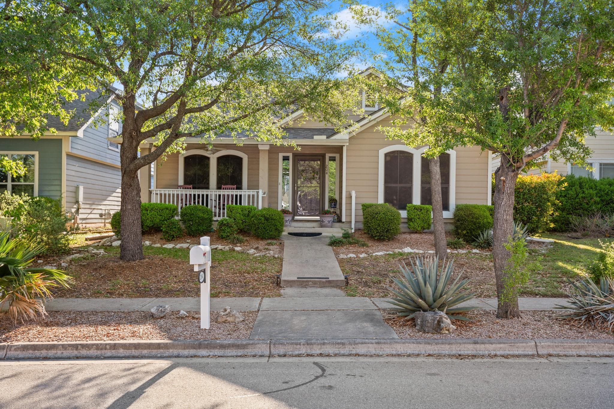 204  Crockett Rd