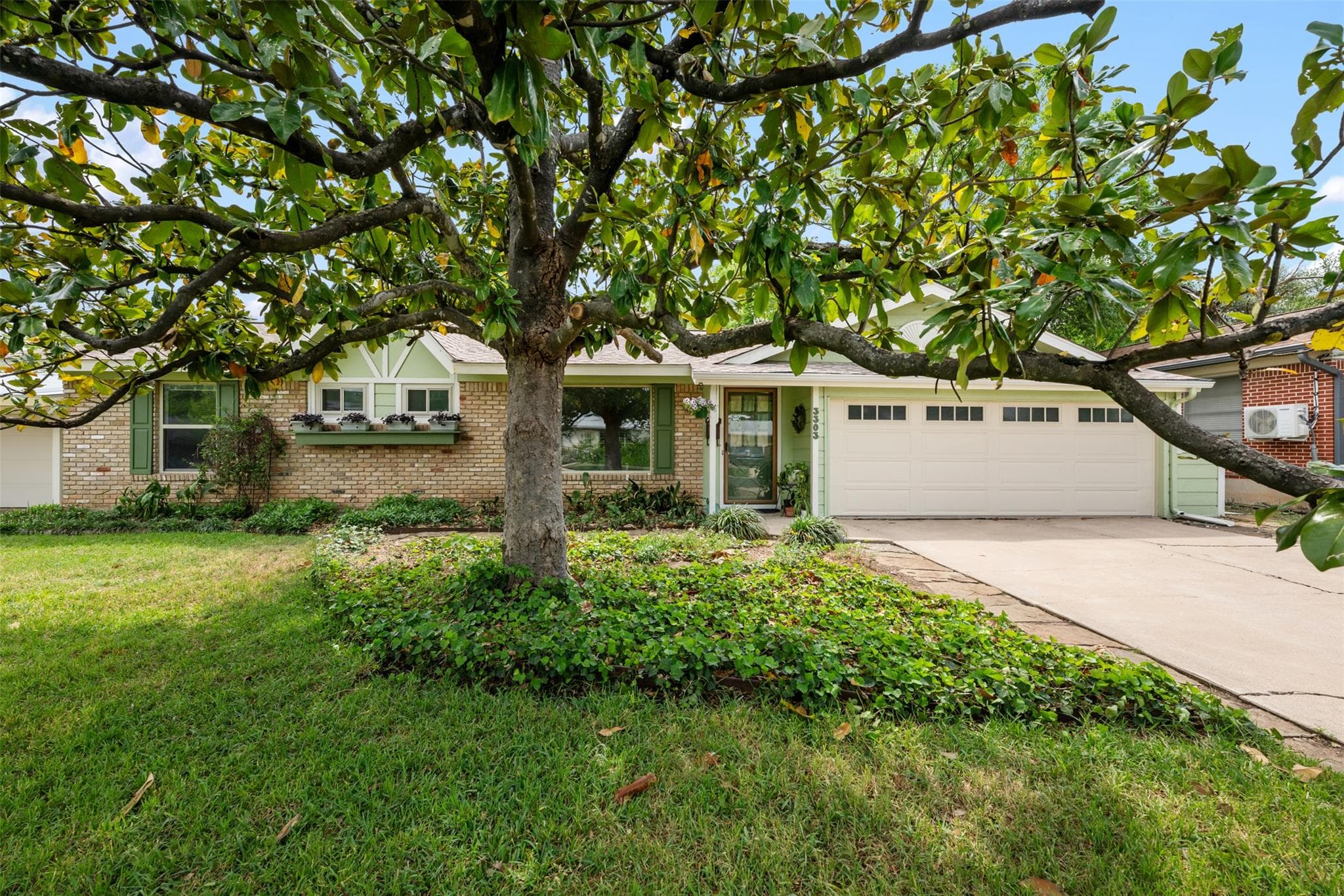 3303  Stardust Dr