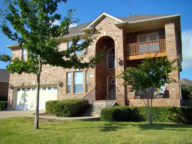 10700  Pointe View Dr