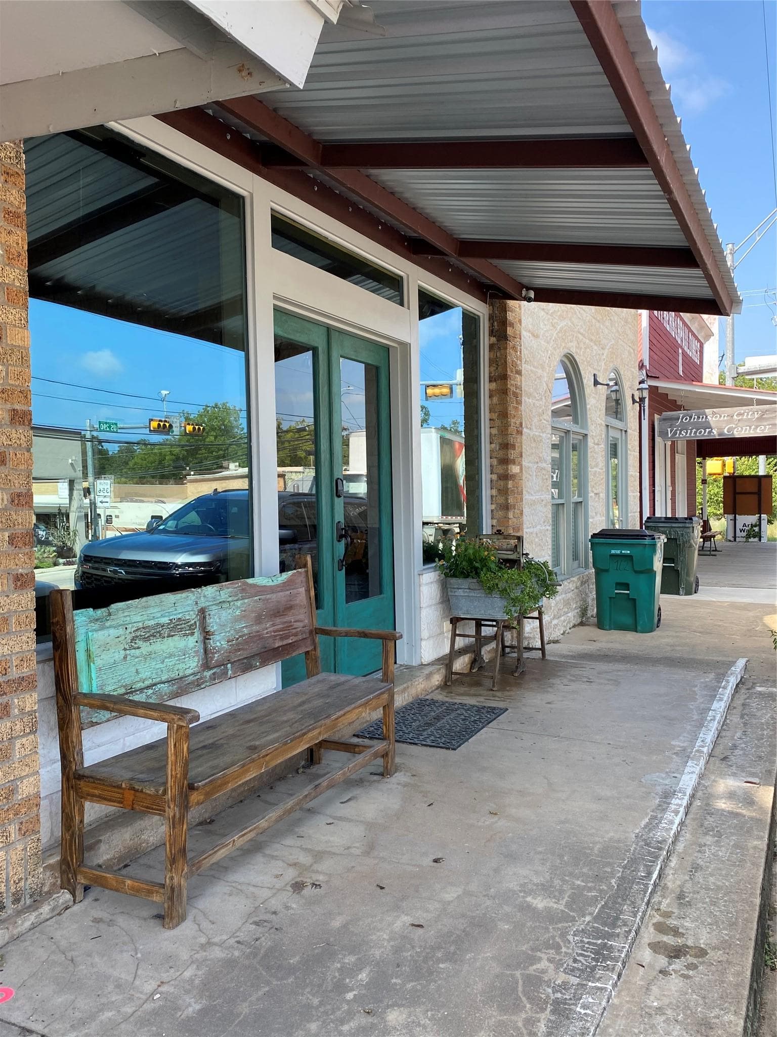 104 E Main St