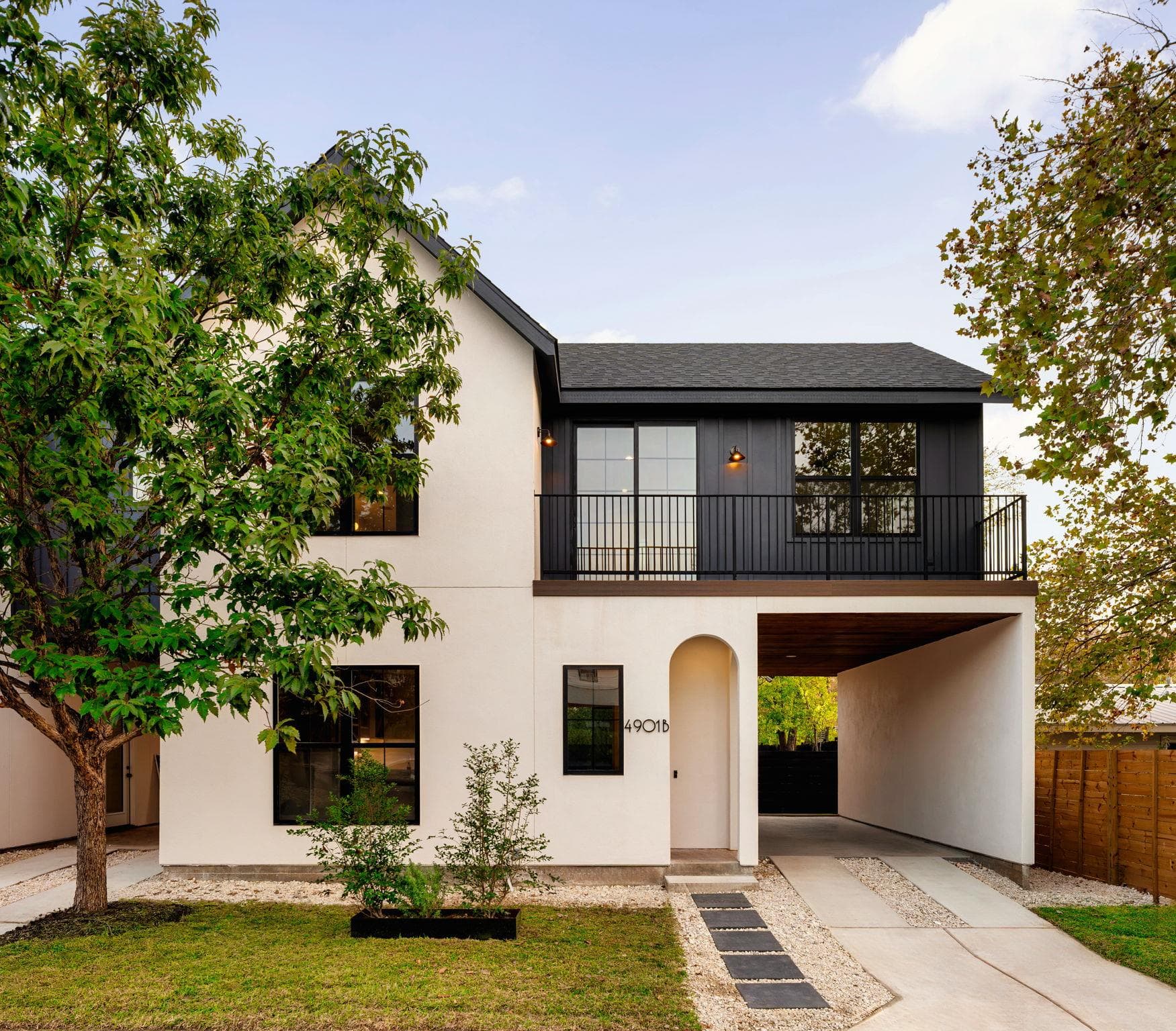 4901  Gladeview Dr  #B