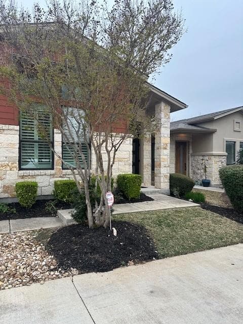 309  Jeffrey David Ln W