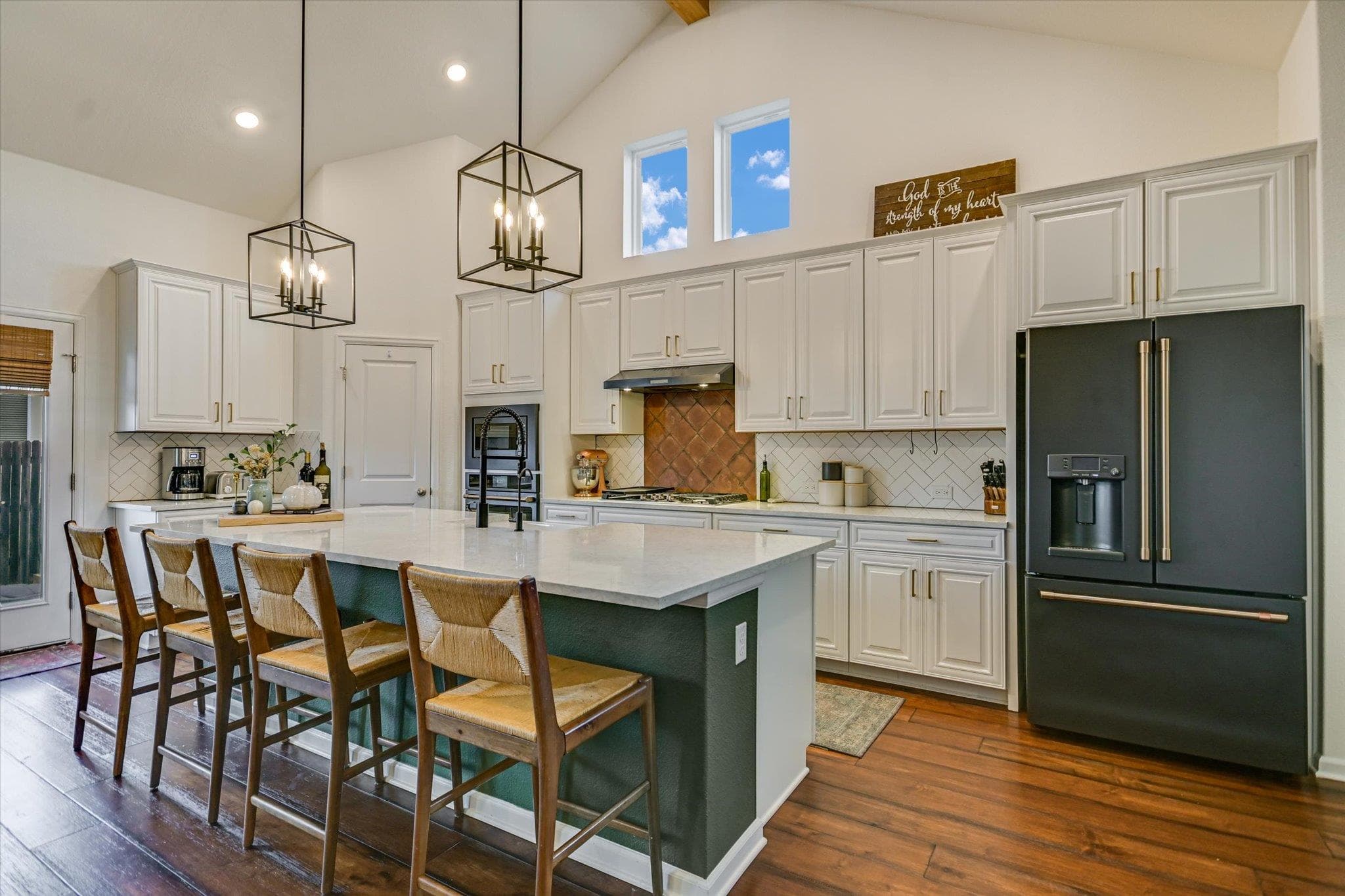 289  Helena Ln