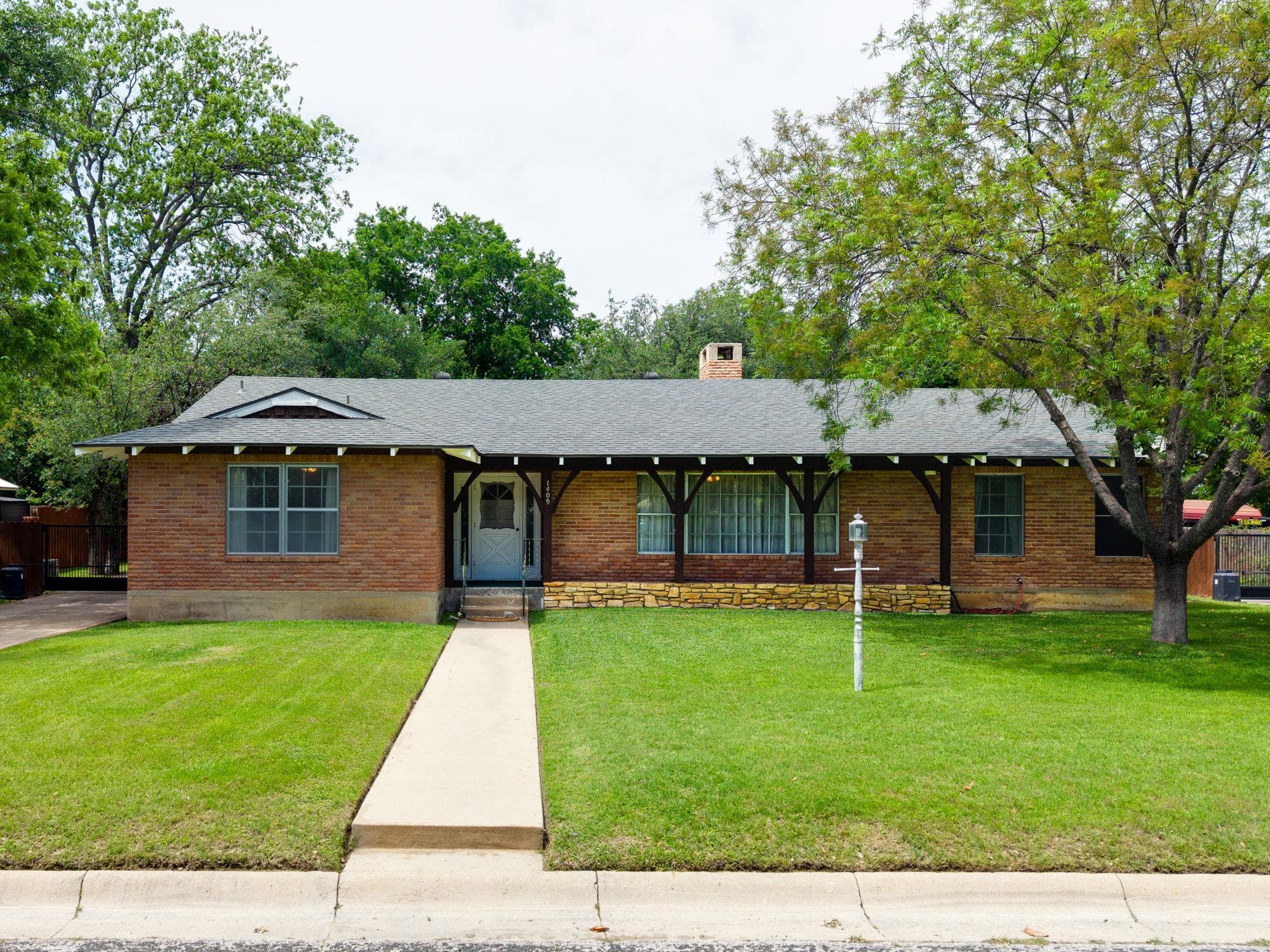 1409 W North Ave