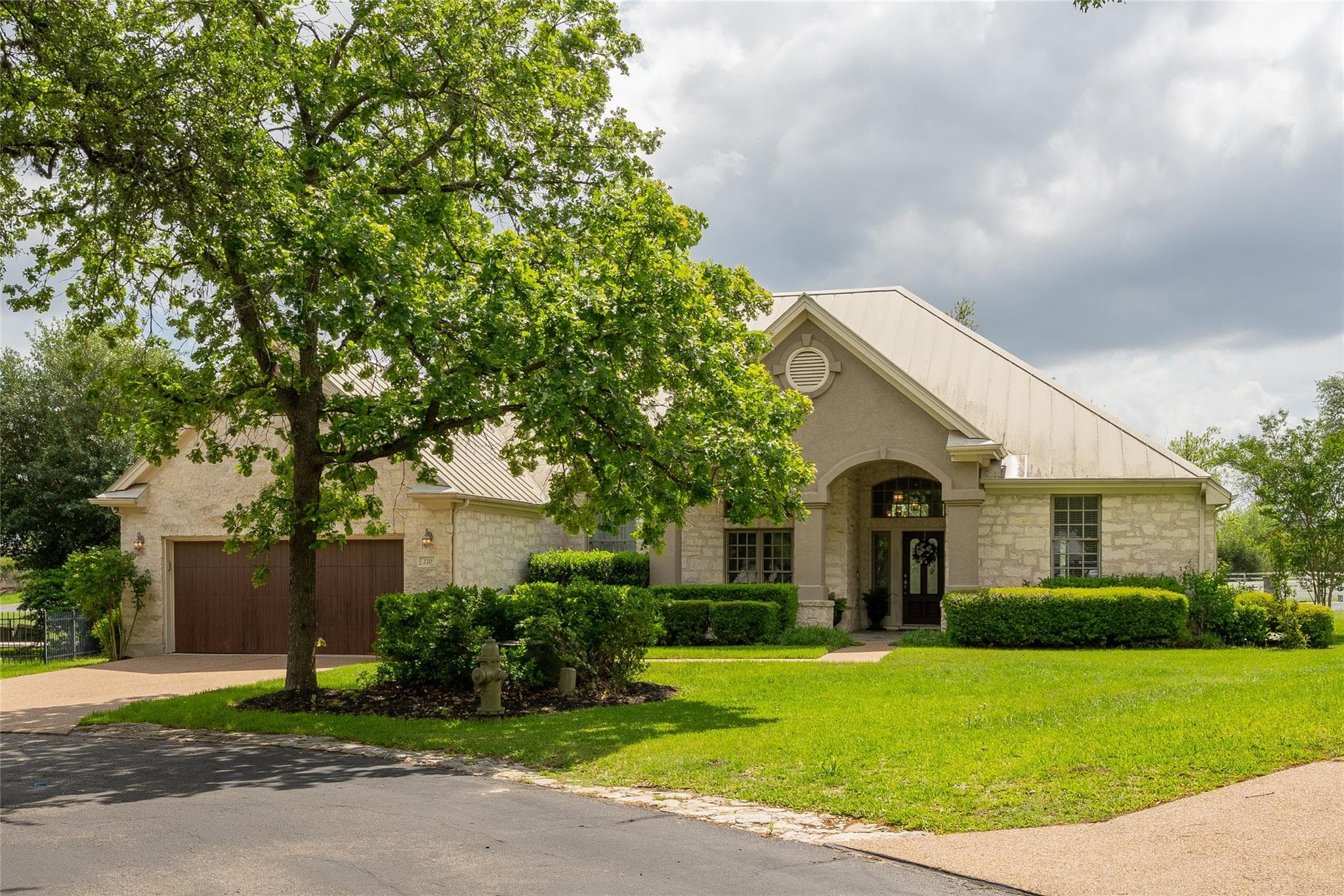 220  Mallet Ct