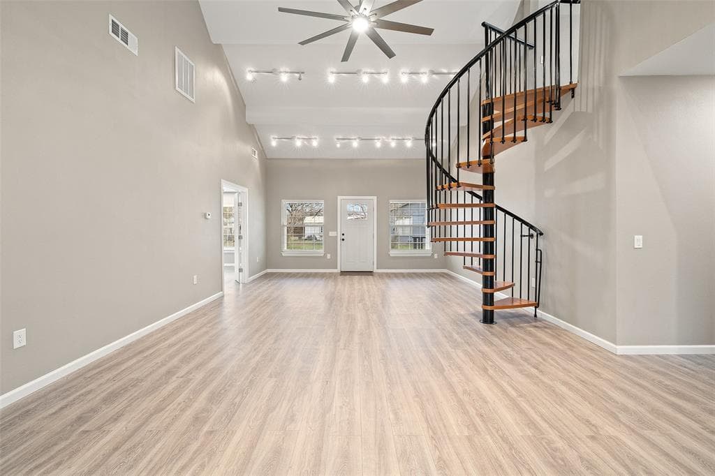 400 S Guadalupe None