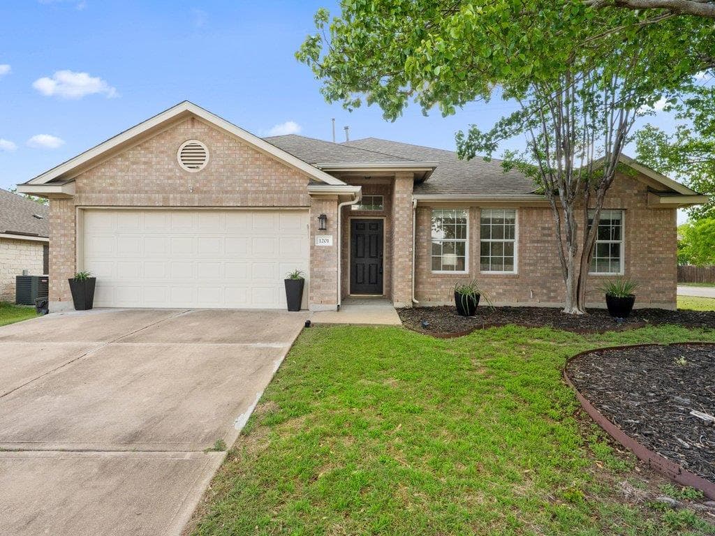 1201  Ridgewood Dr