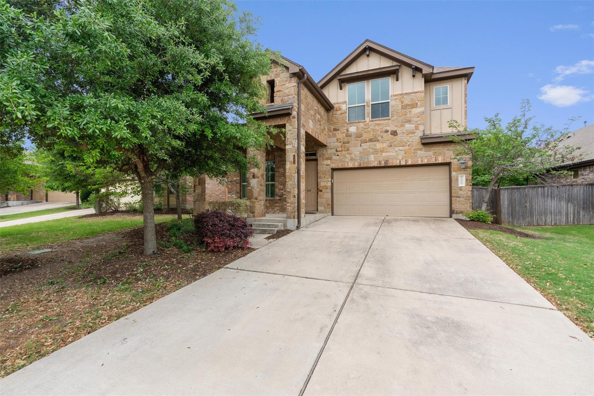 1008  Clearwing Cir