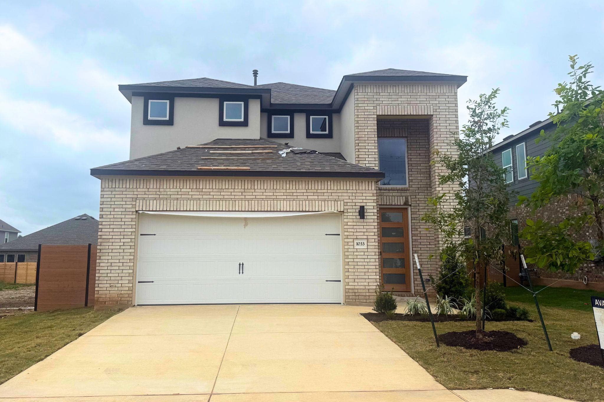 1033  Stonehill Dr