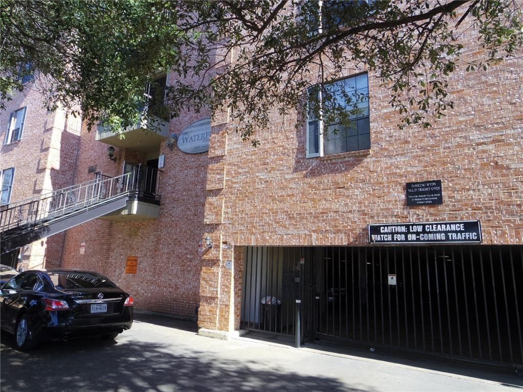 2401  Leon St  #206