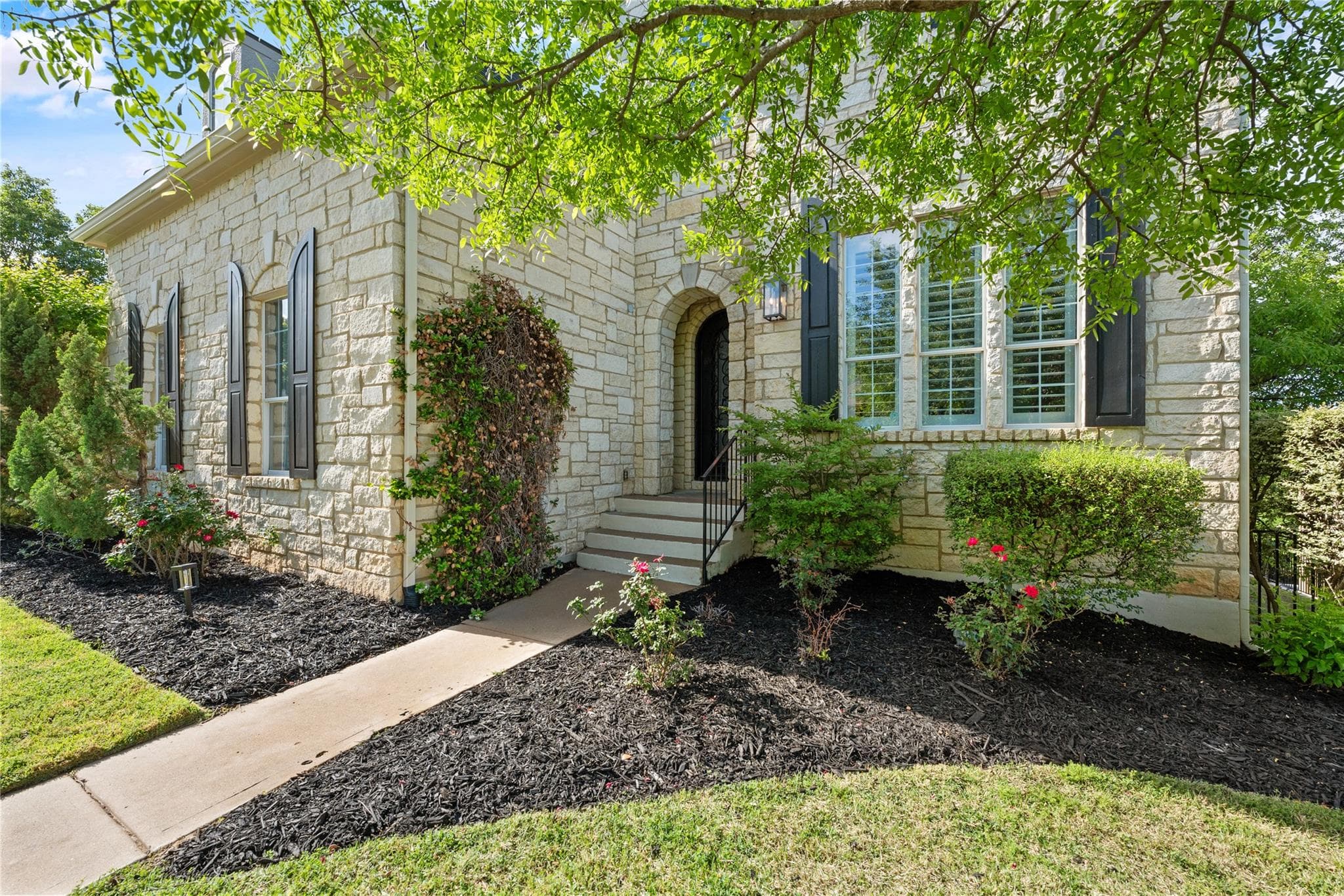 115  Burgess Ln