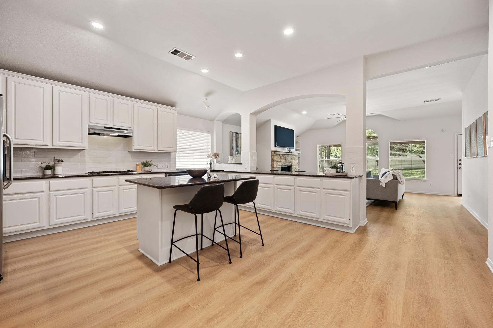 1212  Grand Champion Dr