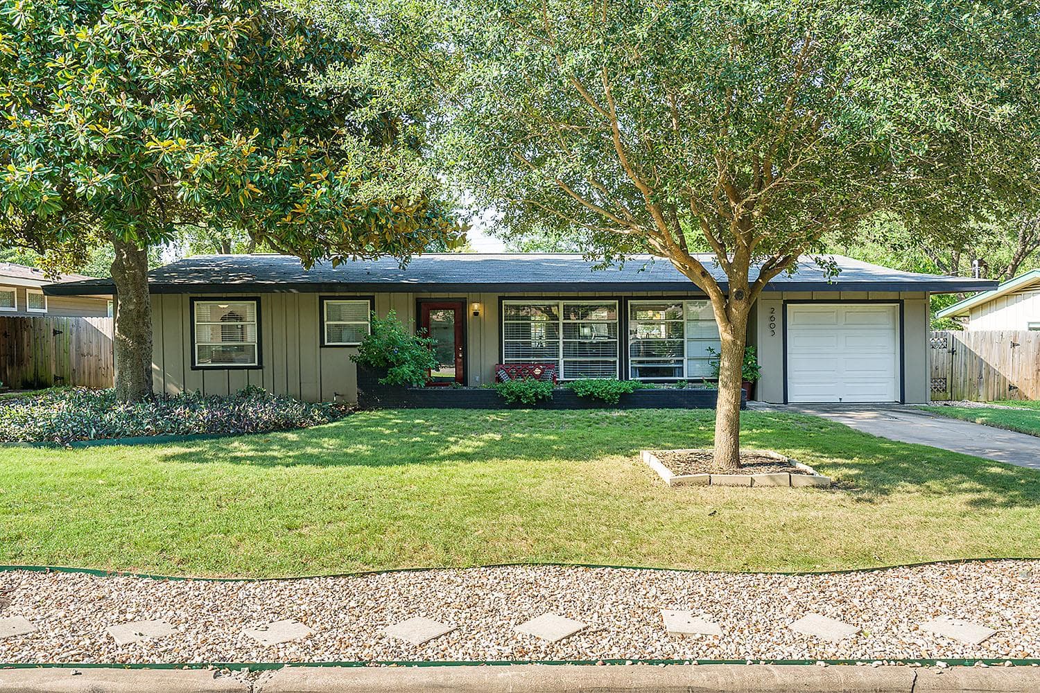 2603  Albata Ave