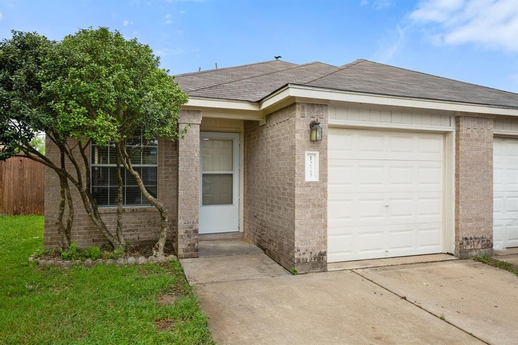 1225  Orchard Park Cir
