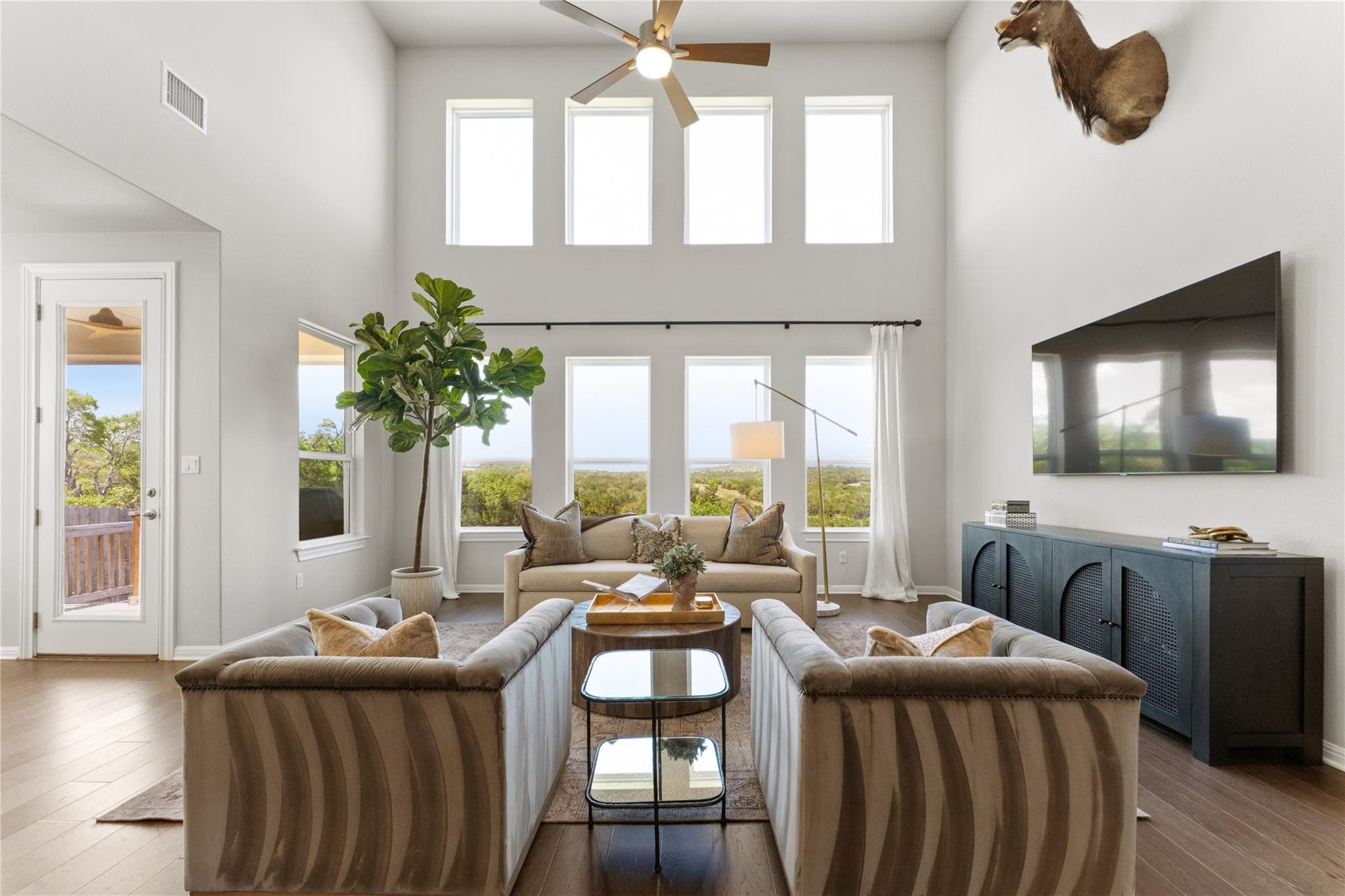 1825  Hazy Hills Loop