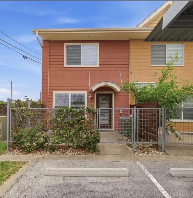 1101  Grove Blvd  #201