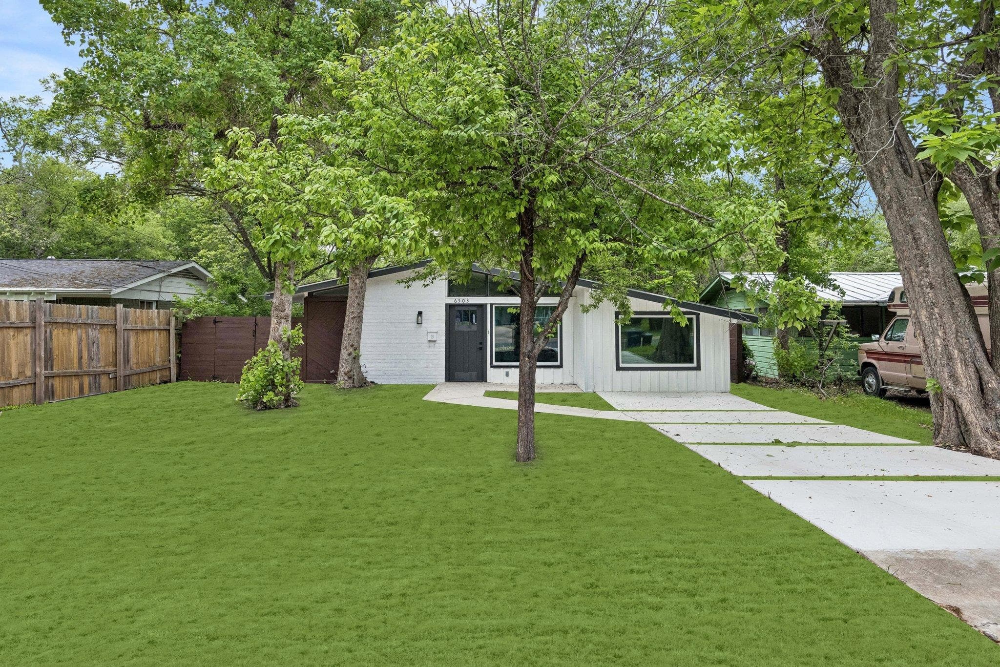 6503  Linda Ln