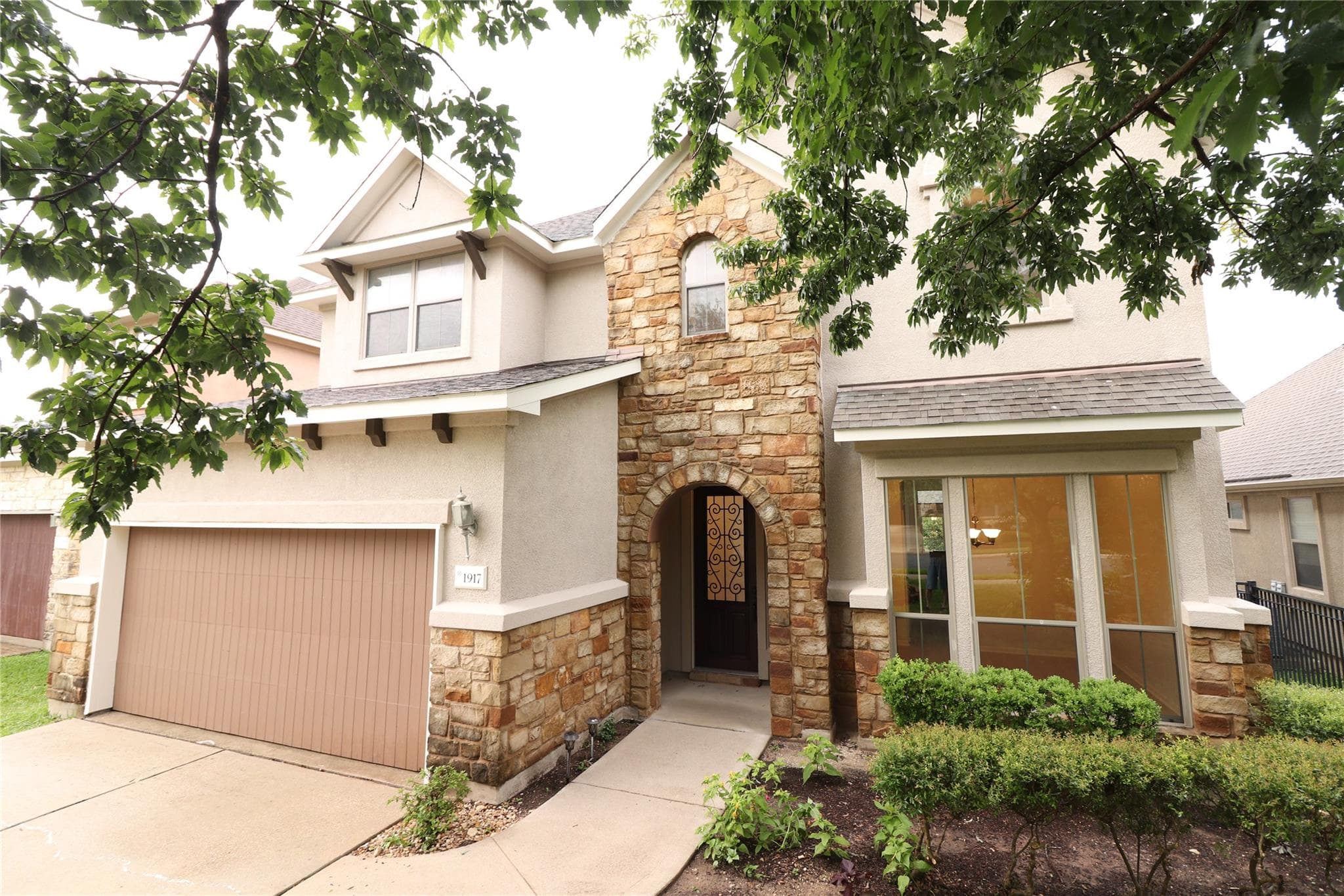 1917  Kempwood Loop