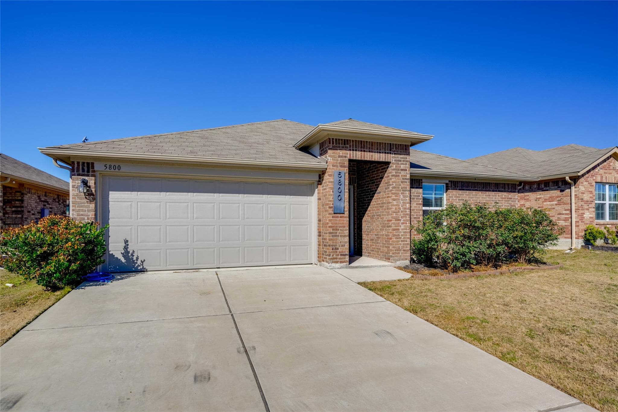 5800  Montrelia Dr