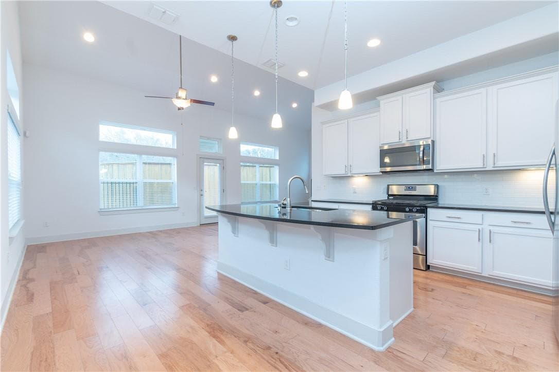 1410 Casa Dr