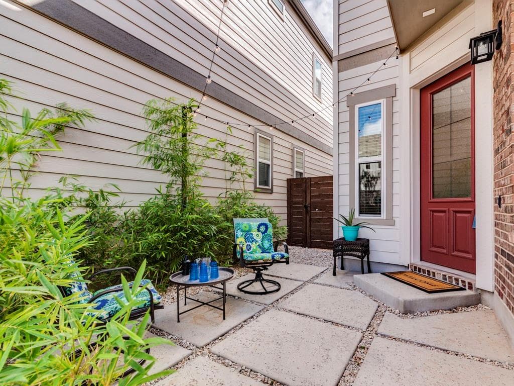 10202  Cienega Cv
