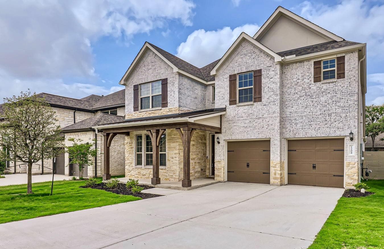 1208  Legends Ln