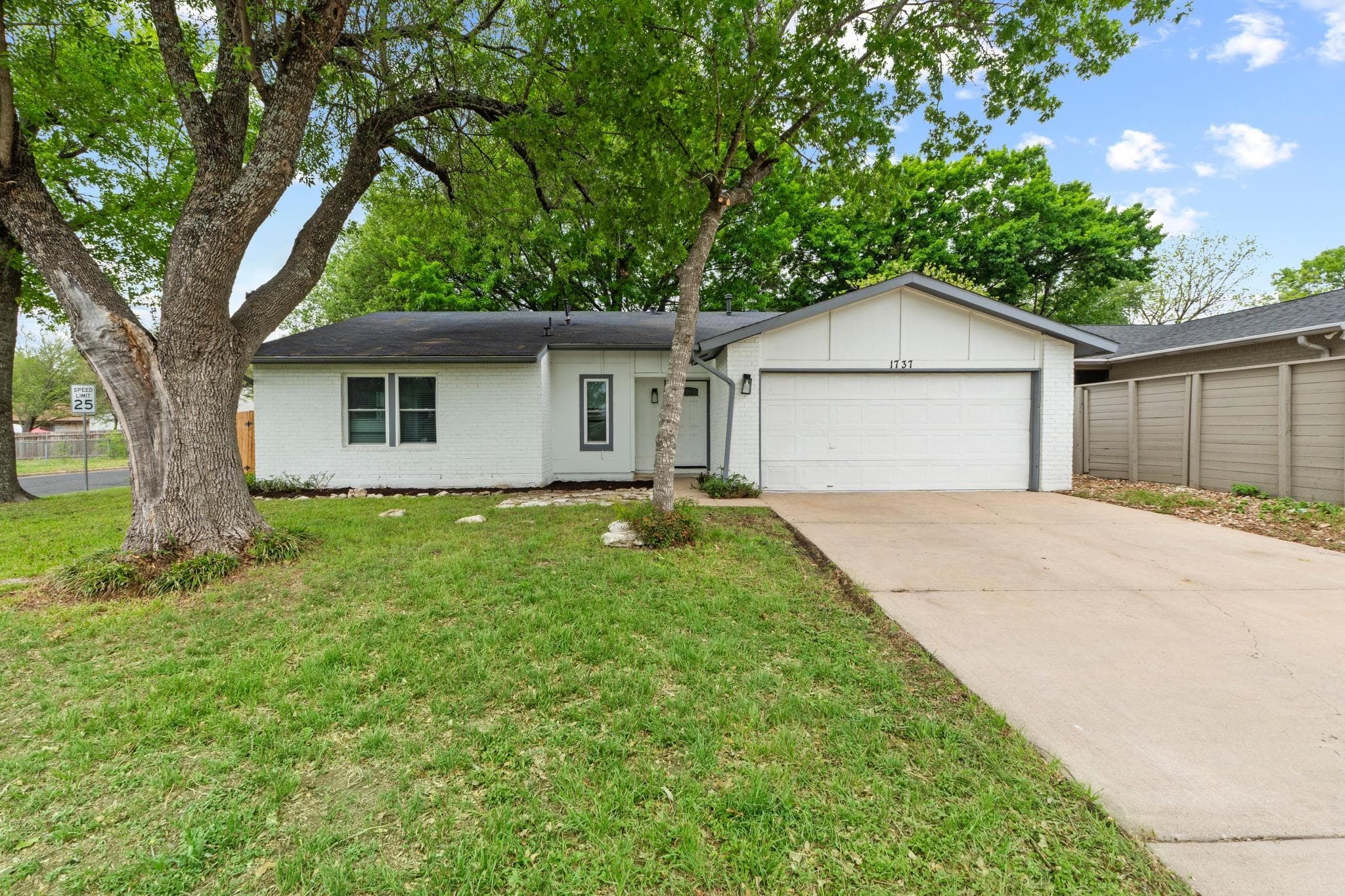 1737  CRICKET HOLLOW Dr